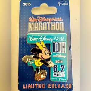 Walt Disney World WDW 10K MARATHON 2015 Minnie Mouse runDisney 6.2 MILES New